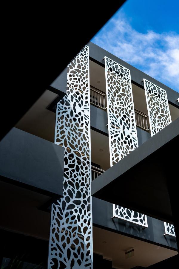 Foto Hotel Phuket Beachfront Exterior photo The building's facade