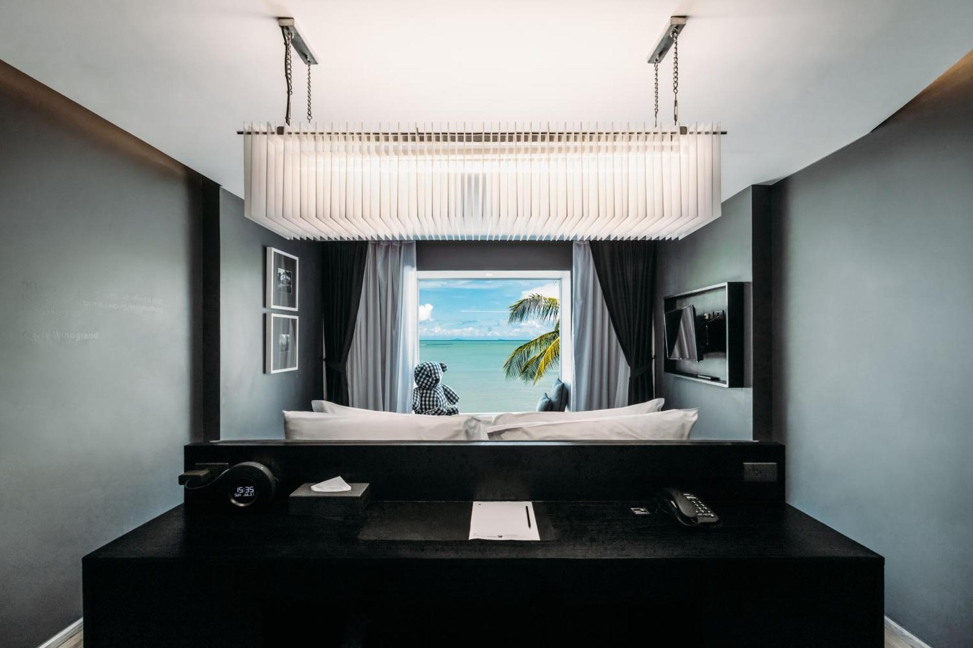 Foto Hotel Phuket Beachfront Exterior photo Deluxe Ocean View